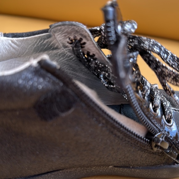 Shoes - Picture 3 of 8